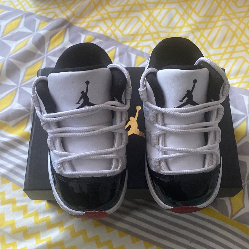 Jordan retro 11 low
